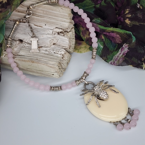 Natural Stones Rose Quartz Spider 🕷 Pendant Jewelry Silver Necklace - Picture 7 of 11